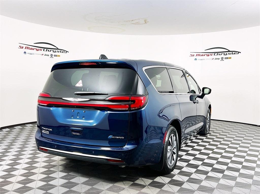 new 2025 Chrysler Pacifica Hybrid car