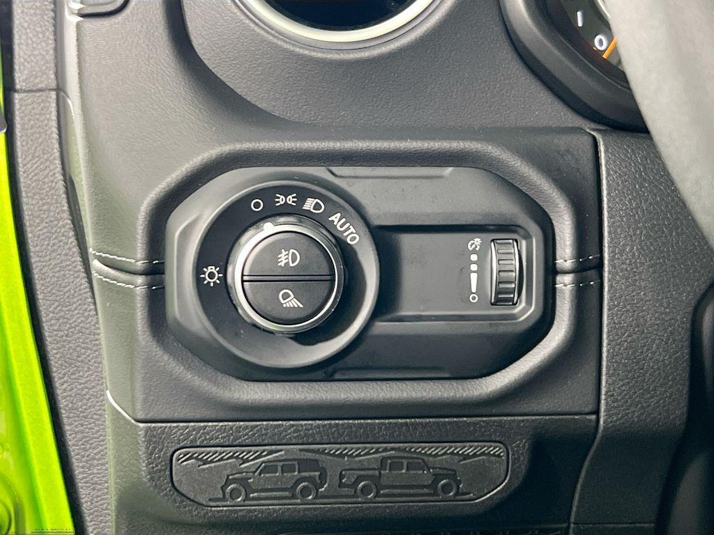 new 2025 Jeep Gladiator car, priced at $45,327