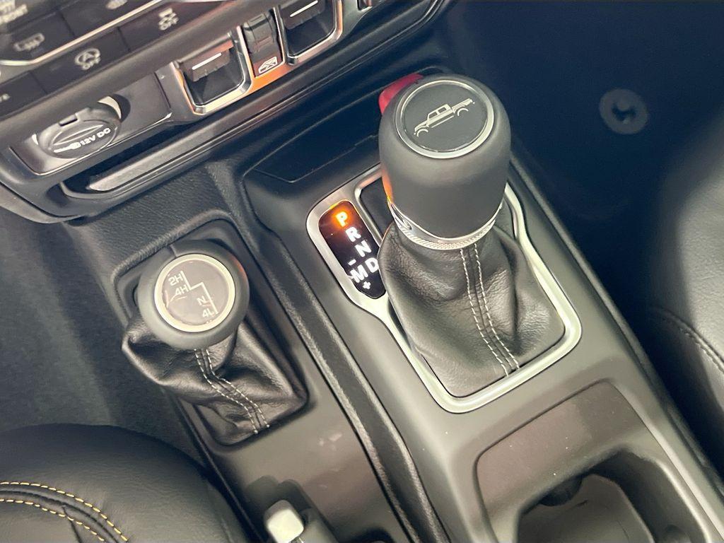 new 2025 Jeep Gladiator car, priced at $45,327