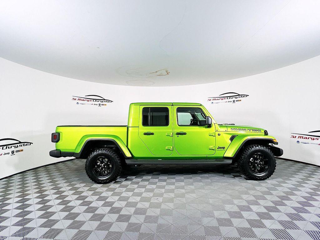 new 2025 Jeep Gladiator car, priced at $45,327