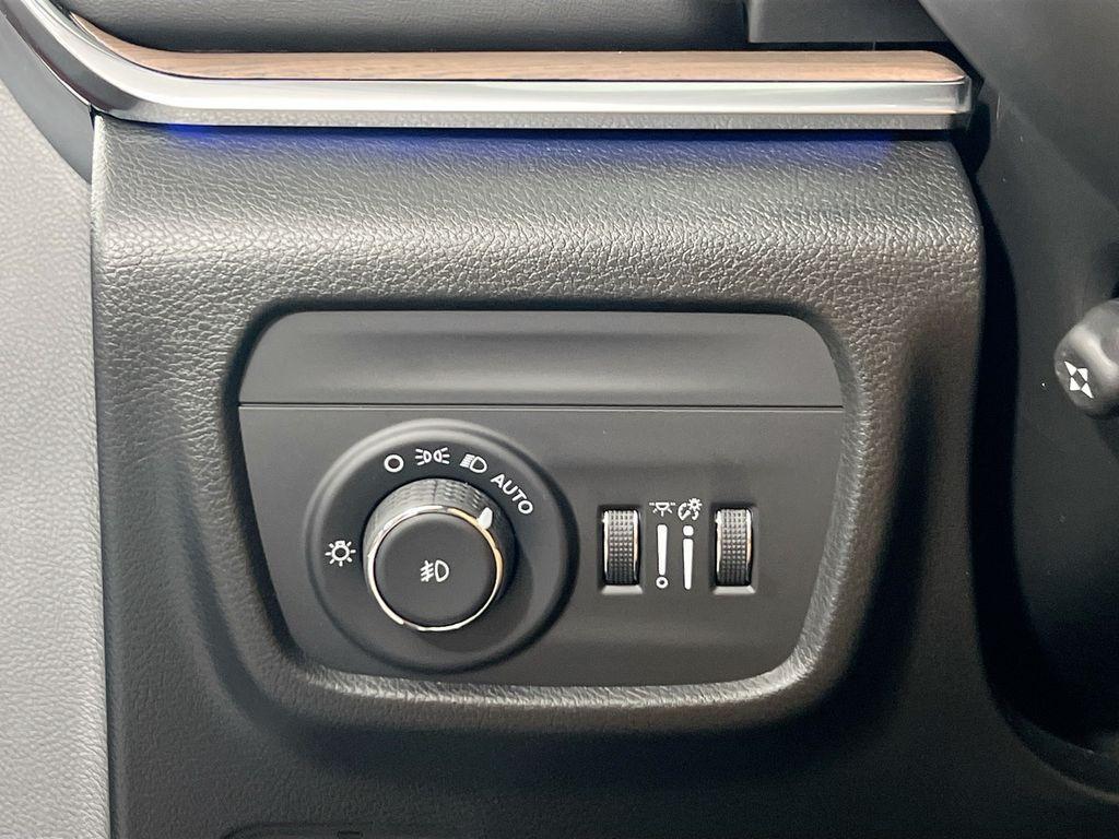 new 2025 Jeep Grand Cherokee car, priced at $58,890