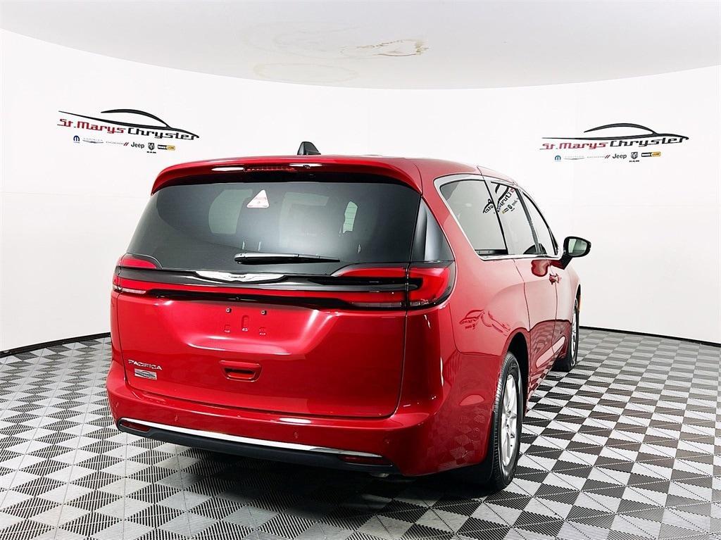 new 2025 Chrysler Pacifica car