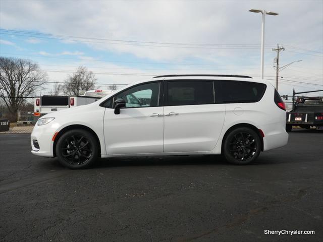 new 2024 Chrysler Pacifica car, priced at $39,995