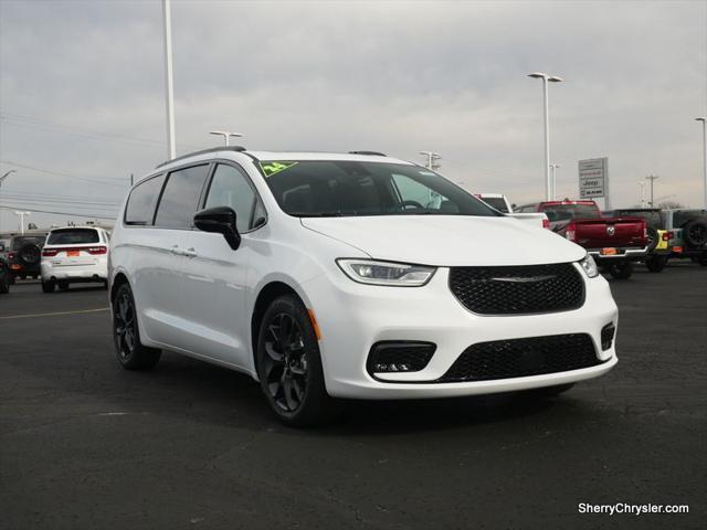 new 2024 Chrysler Pacifica car, priced at $39,995