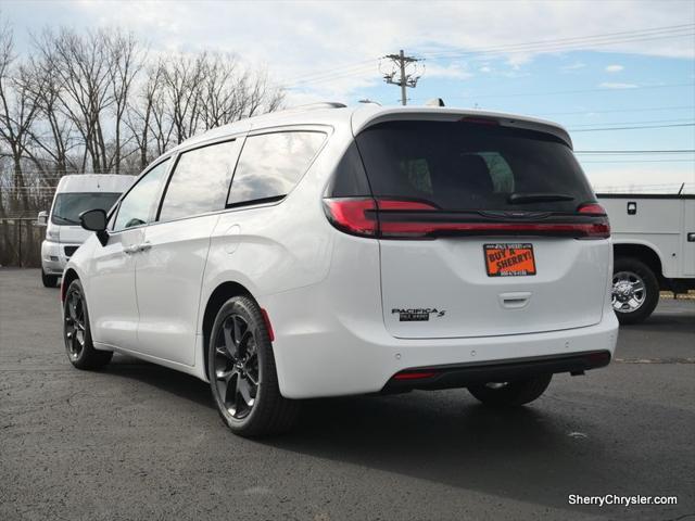 new 2024 Chrysler Pacifica car, priced at $39,995