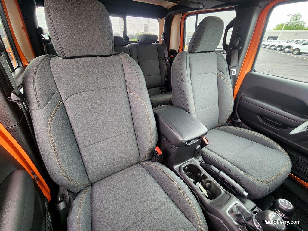 new 2025 Jeep Gladiator car, priced at $48,613