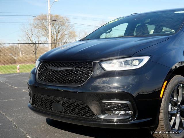 new 2024 Chrysler Pacifica car, priced at $53,995