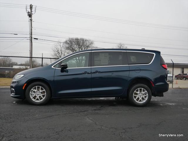 new 2024 Chrysler Pacifica car, priced at $61,995