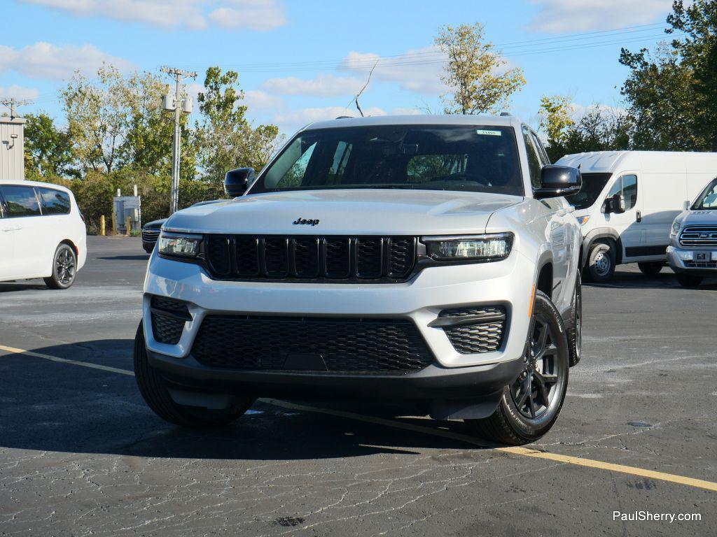 new 2025 Jeep Grand Cherokee car, priced at $40,333