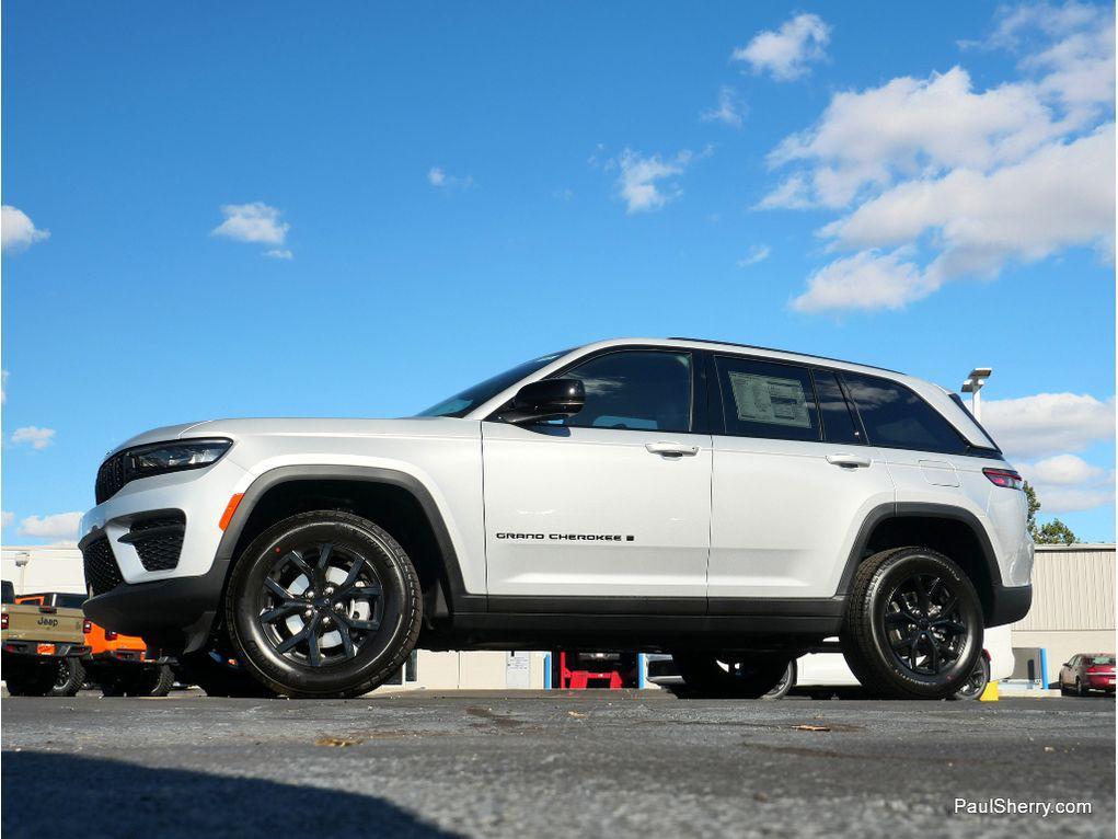 new 2025 Jeep Grand Cherokee car, priced at $40,333