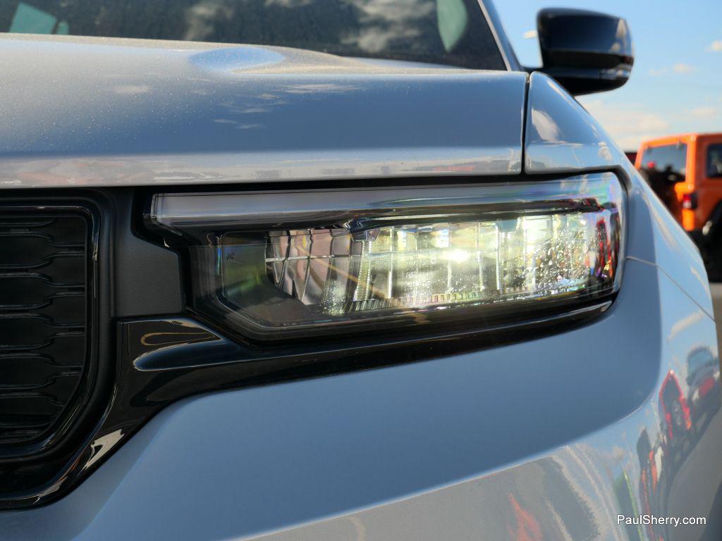 new 2025 Jeep Grand Cherokee car, priced at $40,333