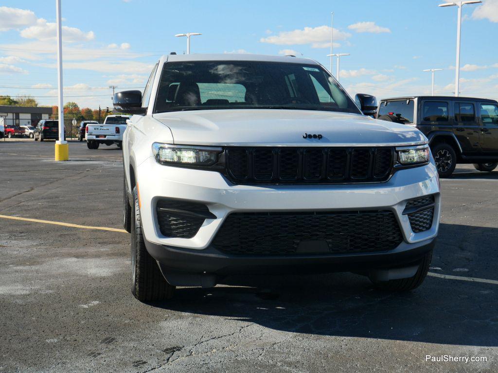 new 2025 Jeep Grand Cherokee car, priced at $40,333
