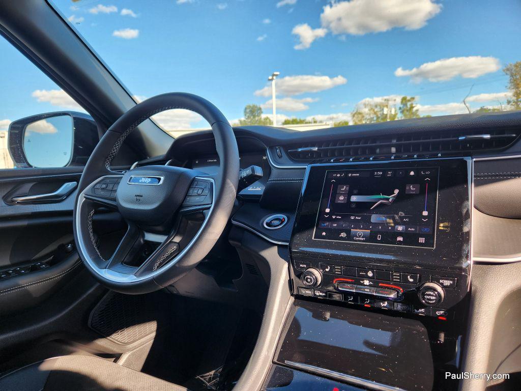 new 2025 Jeep Grand Cherokee car, priced at $40,333