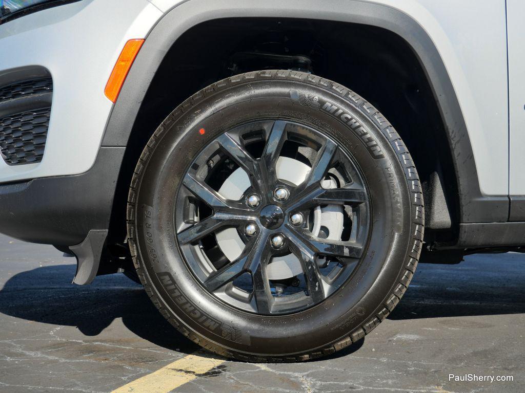 new 2025 Jeep Grand Cherokee car, priced at $40,333