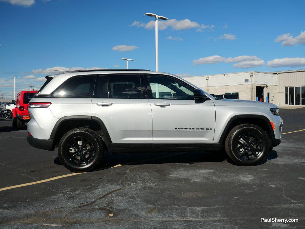 new 2025 Jeep Grand Cherokee car, priced at $40,333