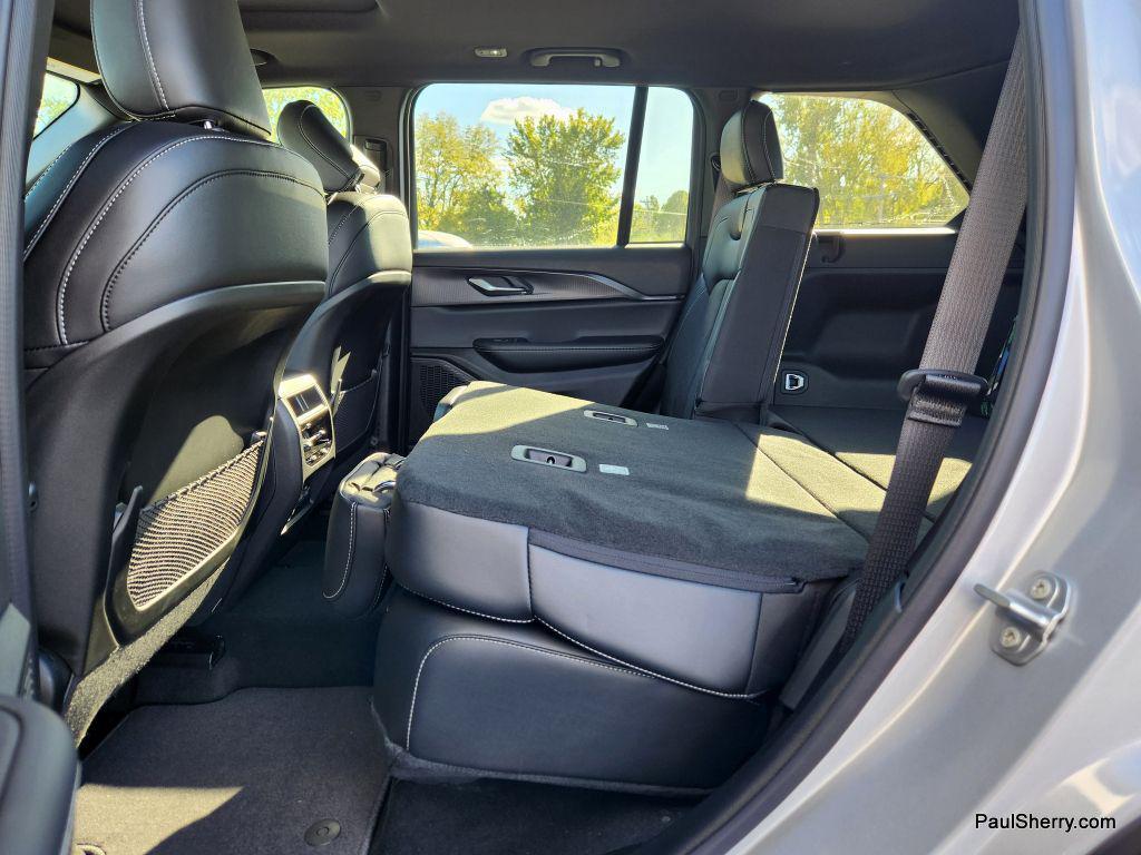 new 2025 Jeep Grand Cherokee car, priced at $40,333