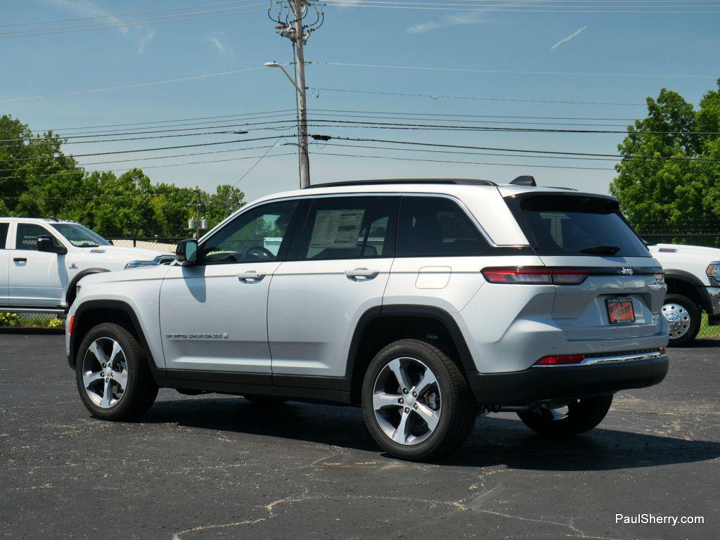 new 2025 Jeep Grand Cherokee car, priced at $50,495