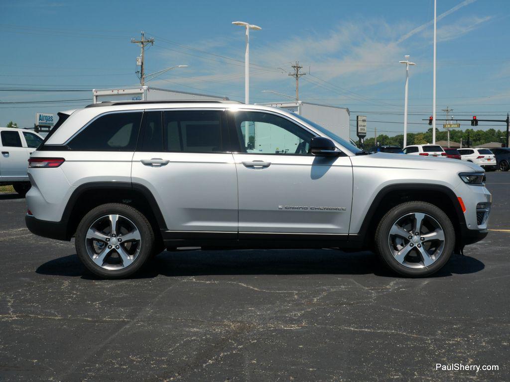 new 2025 Jeep Grand Cherokee car, priced at $50,495