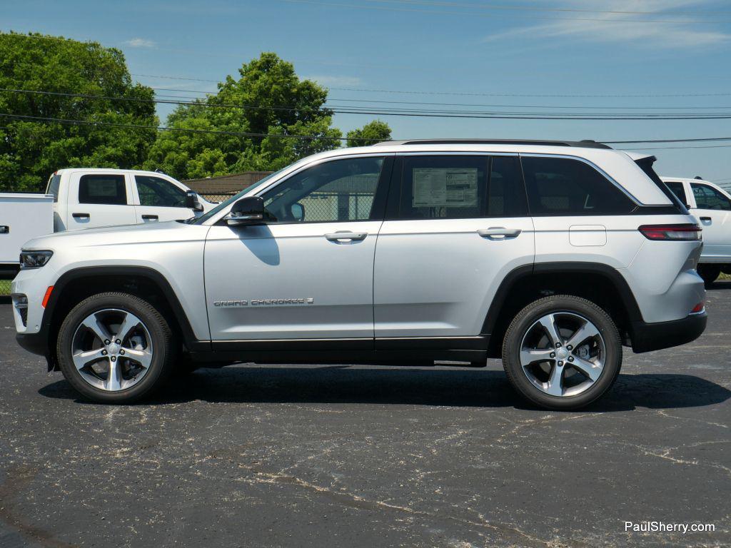 new 2025 Jeep Grand Cherokee car, priced at $50,495