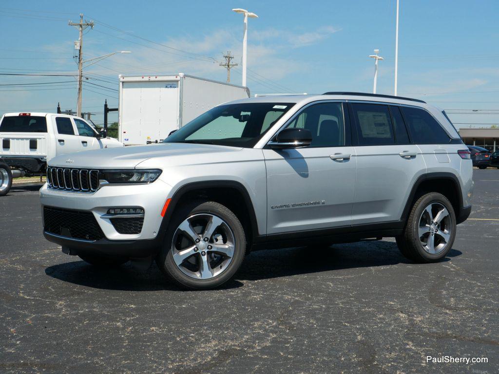 new 2025 Jeep Grand Cherokee car, priced at $50,495