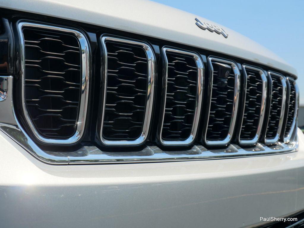 new 2025 Jeep Grand Cherokee car, priced at $50,495