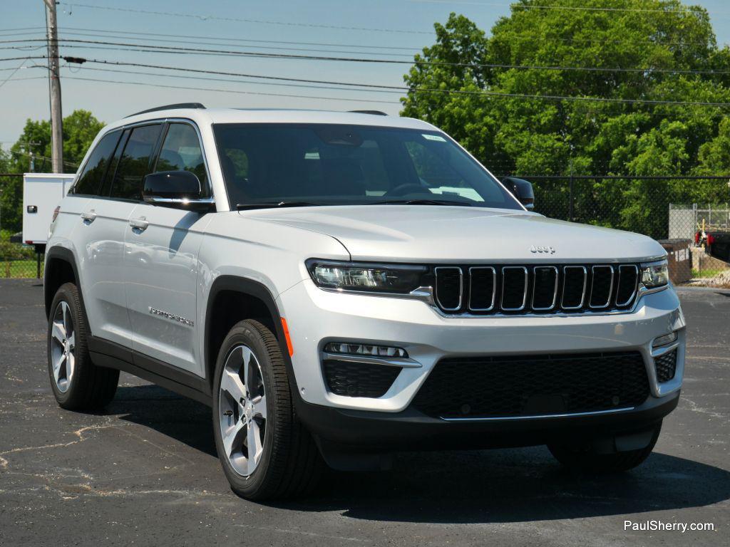 new 2025 Jeep Grand Cherokee car, priced at $50,495