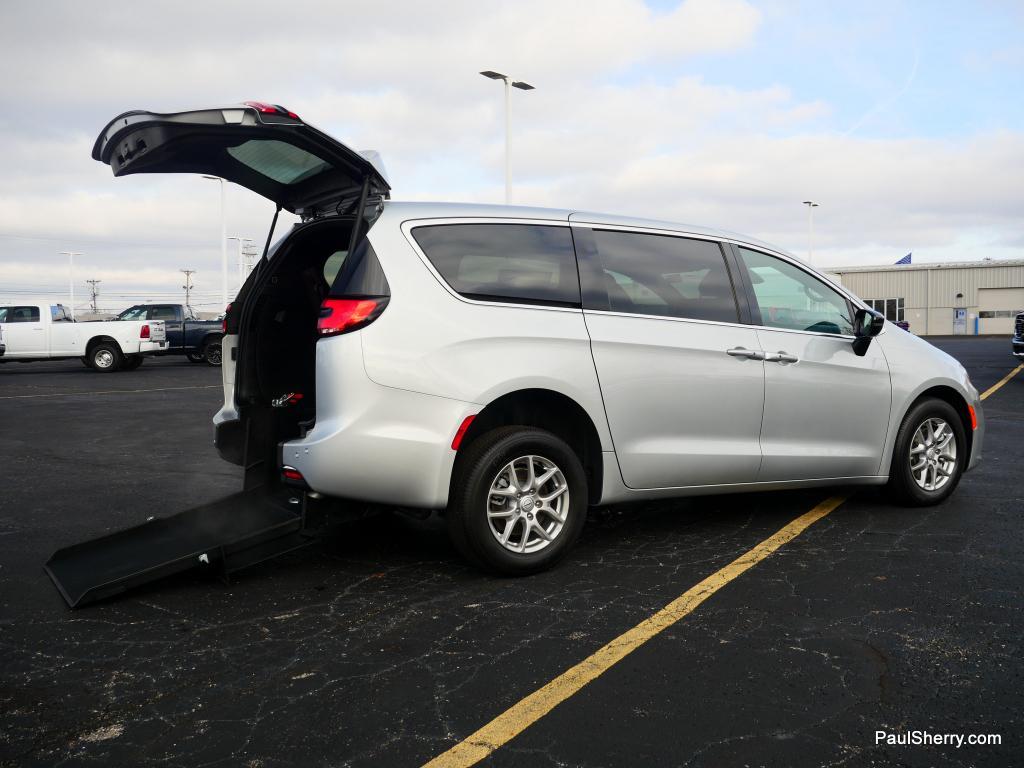 new 2026 Chrysler Pacifica car, priced at $62,995