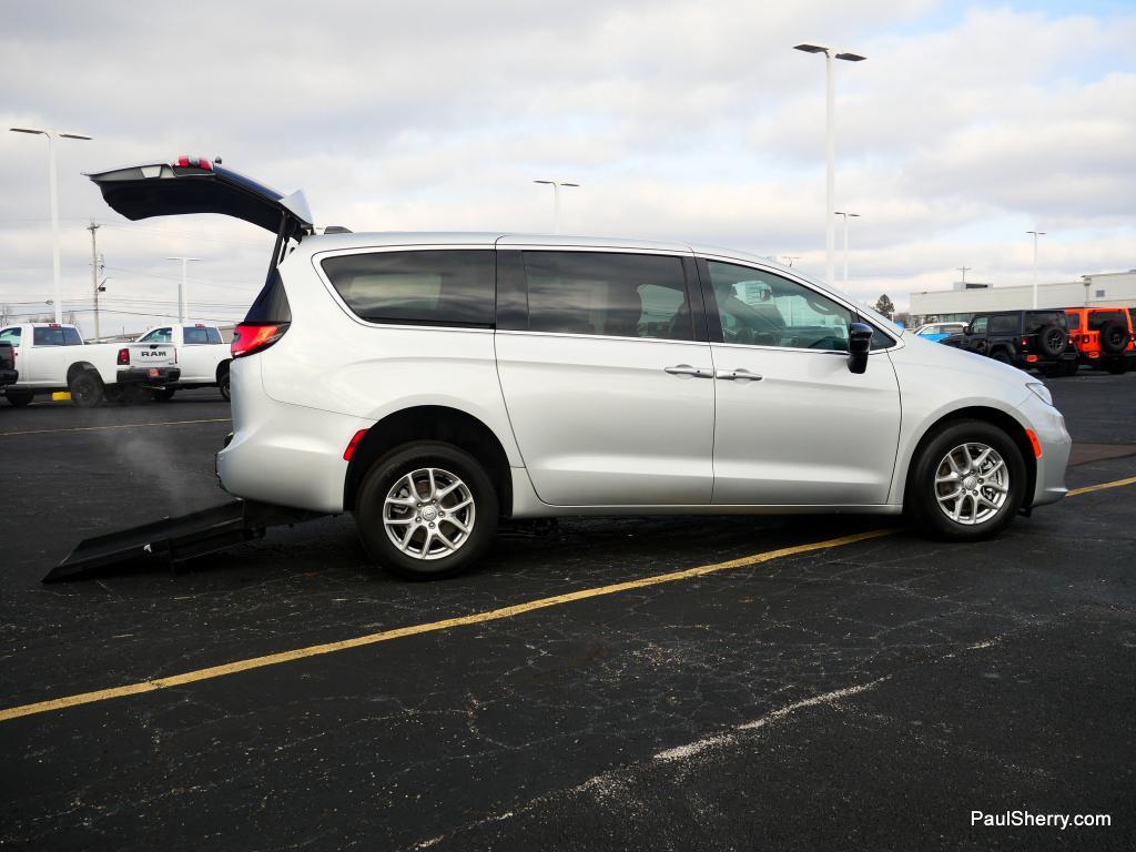 new 2026 Chrysler Pacifica car, priced at $62,995