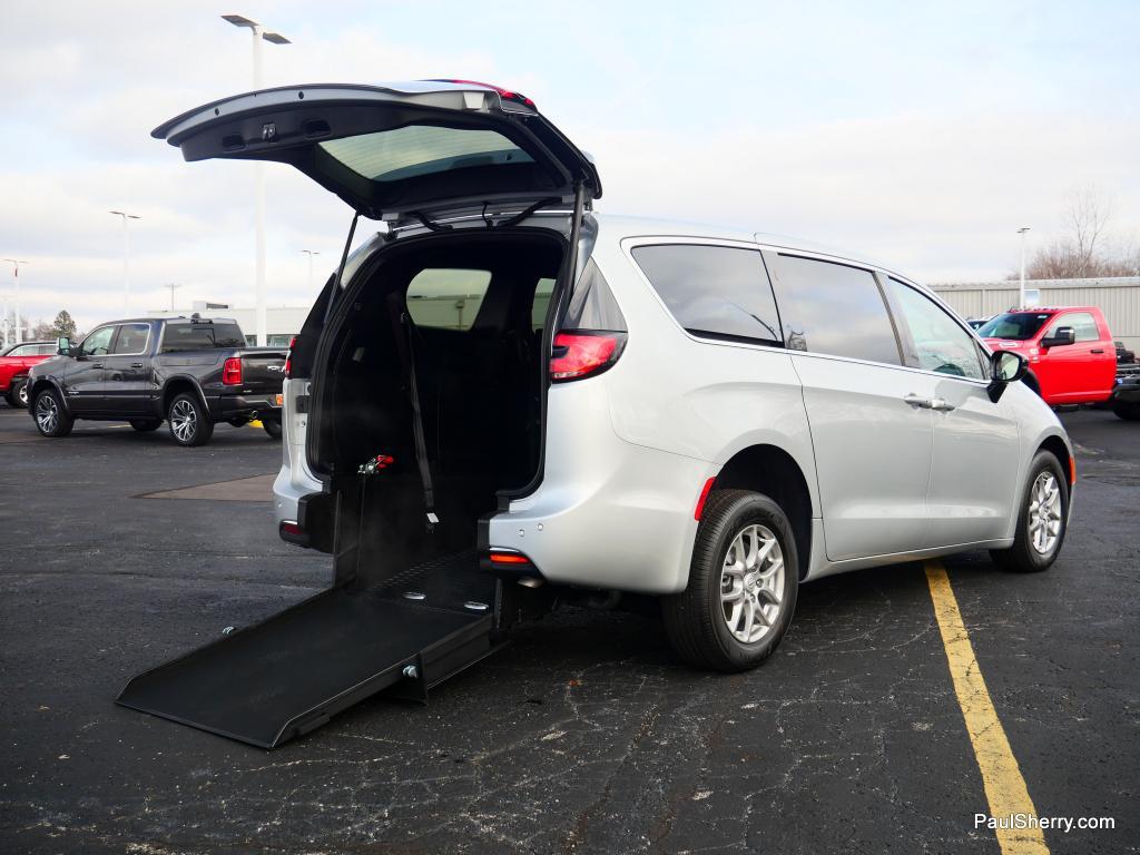 new 2026 Chrysler Pacifica car, priced at $62,995