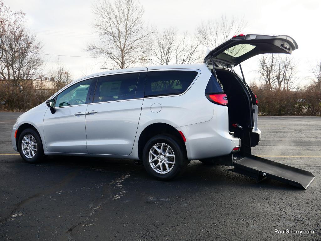 new 2026 Chrysler Pacifica car, priced at $62,995
