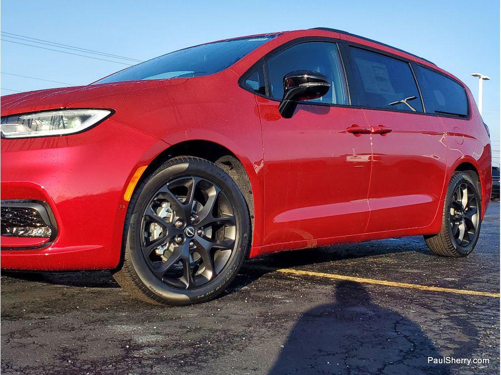 new 2026 Chrysler Pacifica car, priced at $48,237