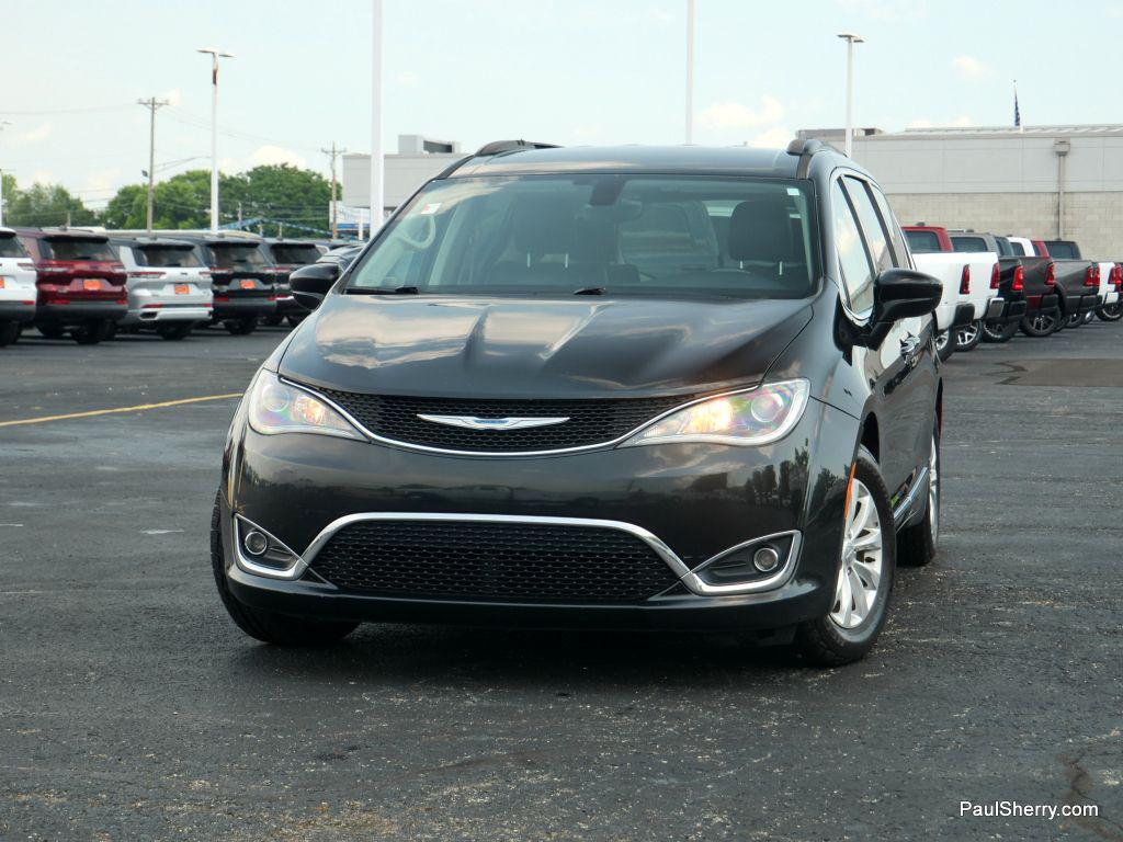 used 2017 Chrysler Pacifica car, priced at $11,995