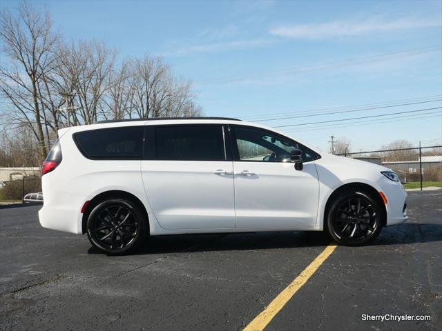 new 2024 Chrysler Pacifica car, priced at $53,995