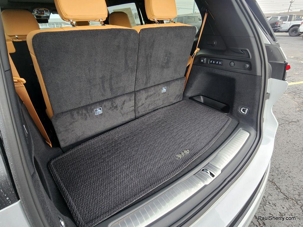 new 2025 Jeep Grand Cherokee L car, priced at $69,304