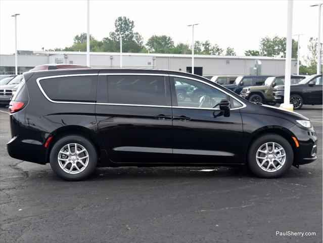 new 2025 Chrysler Pacifica car, priced at $41,995
