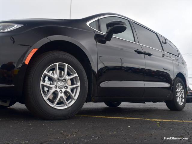 new 2025 Chrysler Pacifica car, priced at $41,995