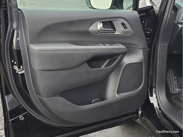 new 2025 Chrysler Pacifica car, priced at $41,995