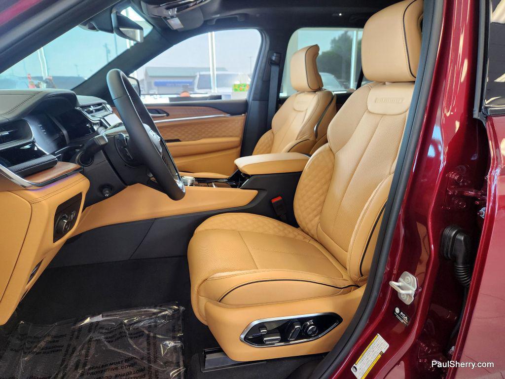 new 2025 Jeep Grand Cherokee car, priced at $60,730