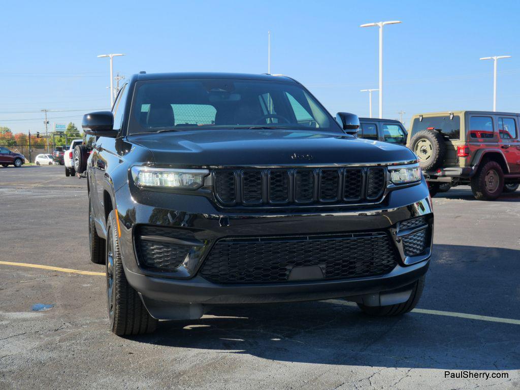 used 2024 Jeep Grand Cherokee car, priced at $36,325