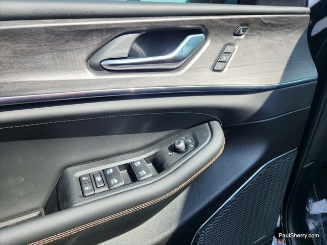 new 2025 Jeep Grand Cherokee car, priced at $58,495