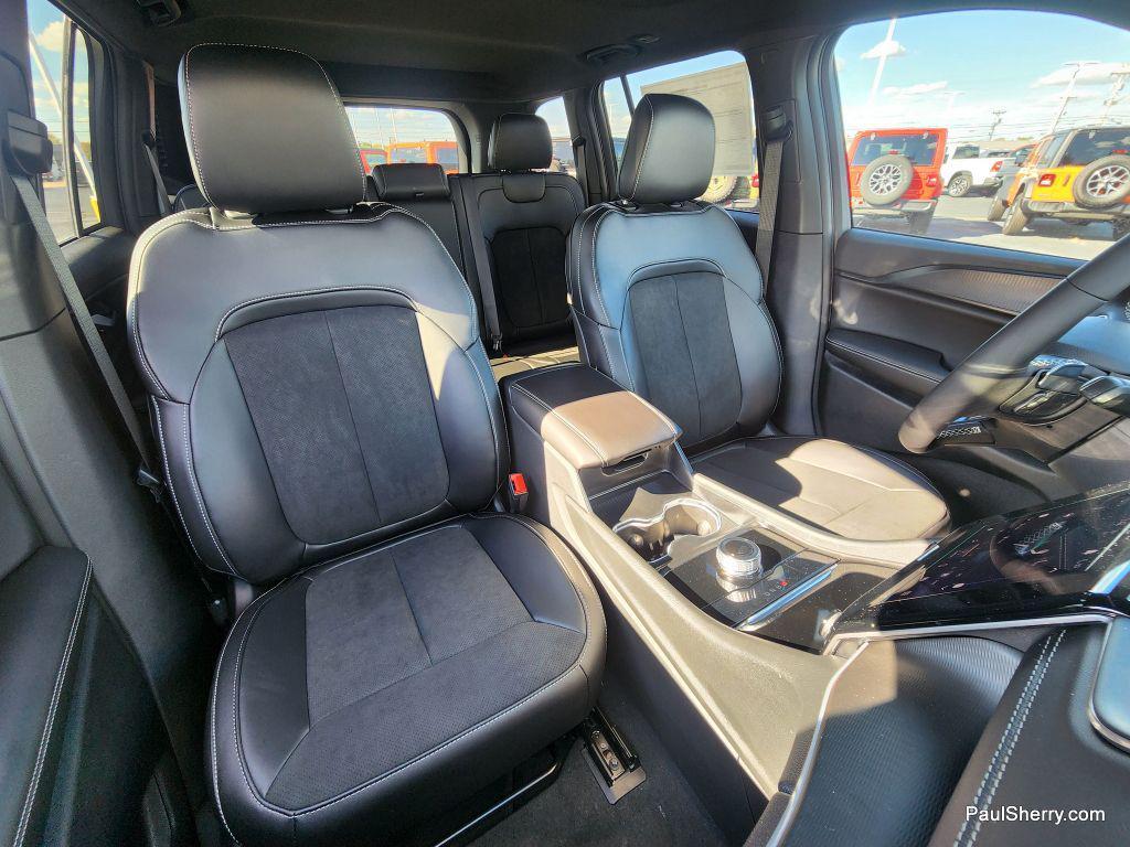 new 2025 Jeep Grand Cherokee car, priced at $40,333