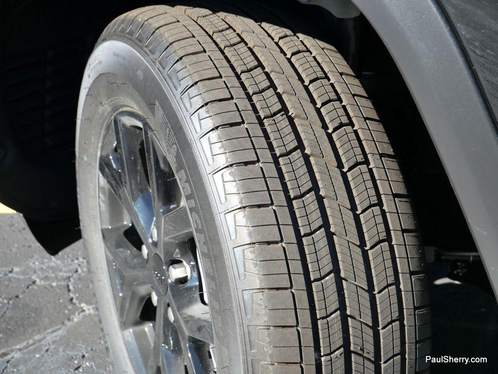 new 2025 Jeep Grand Cherokee car, priced at $40,333