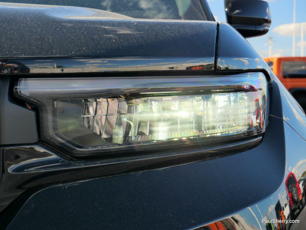 new 2025 Jeep Grand Cherokee car, priced at $40,333