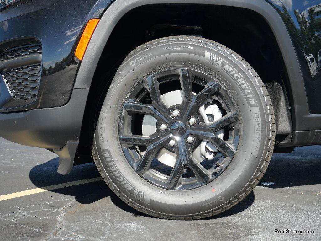 new 2025 Jeep Grand Cherokee car, priced at $40,333