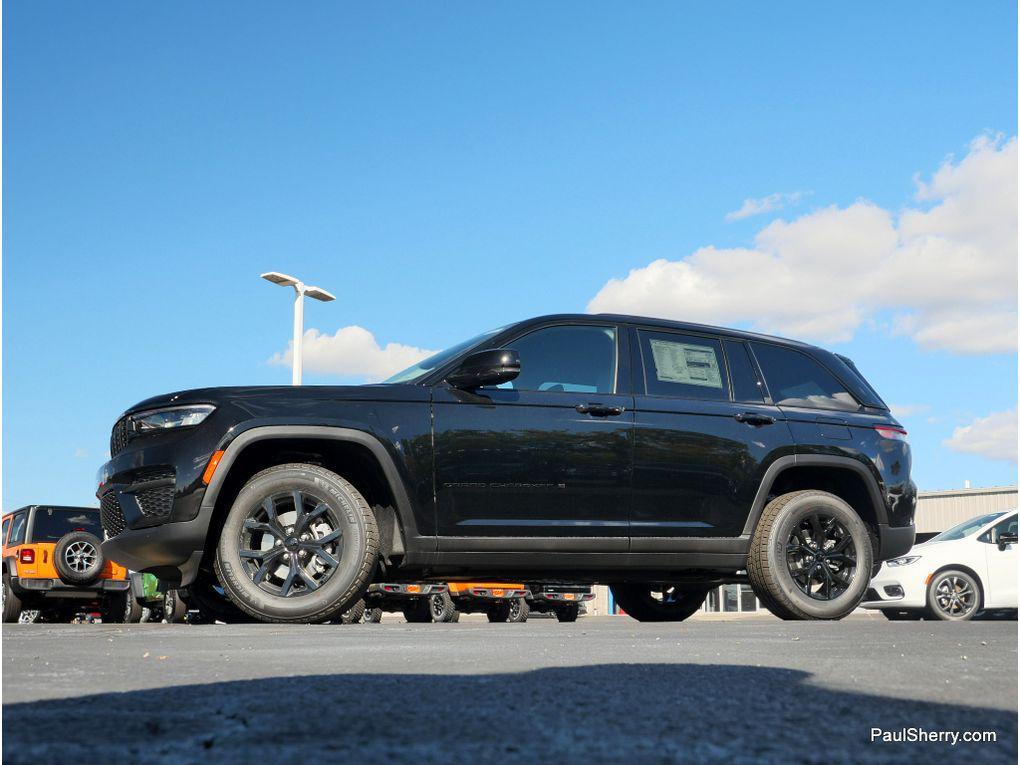 new 2025 Jeep Grand Cherokee car, priced at $40,333