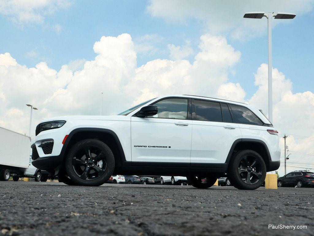used 2023 Jeep Grand Cherokee car, priced at $31,400