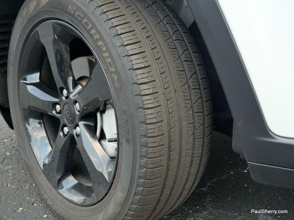 used 2023 Jeep Grand Cherokee car, priced at $31,400