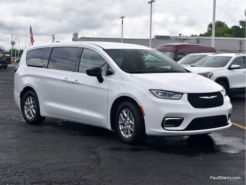 new 2025 Chrysler Pacifica car, priced at $40,295