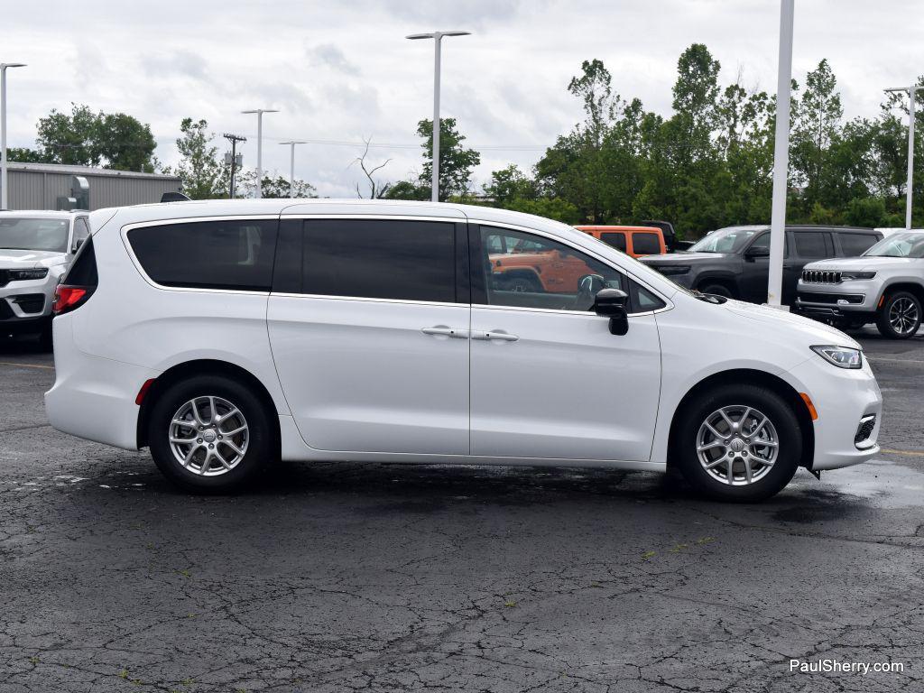 new 2025 Chrysler Pacifica car, priced at $40,295