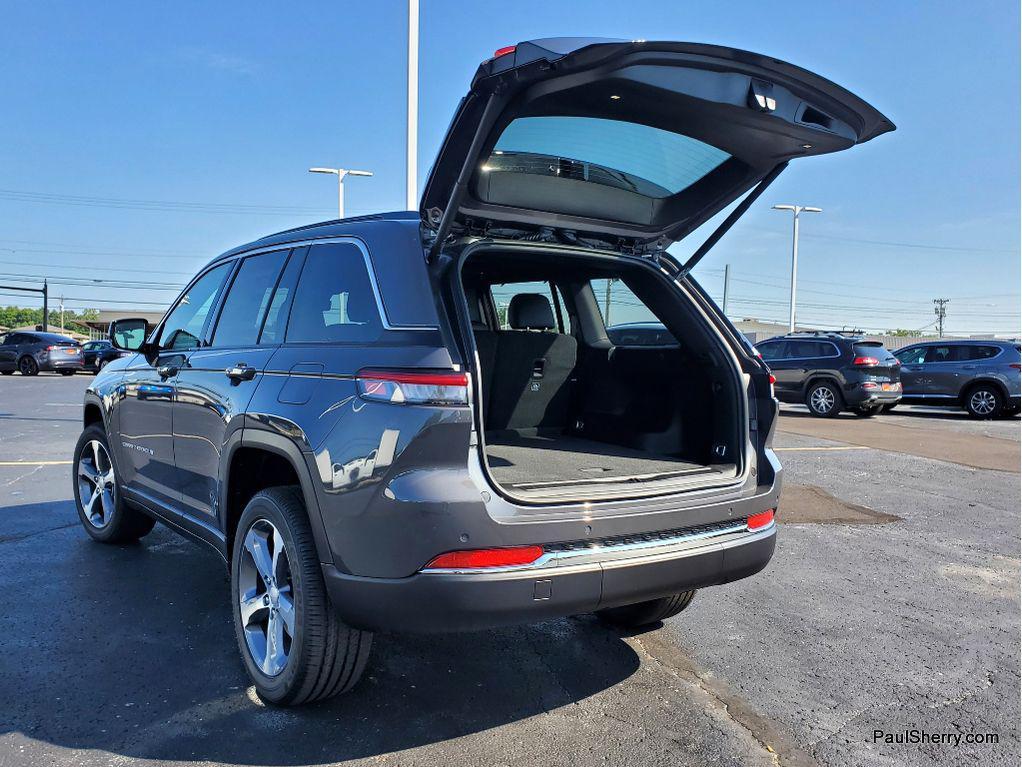 new 2025 Jeep Grand Cherokee car, priced at $50,251